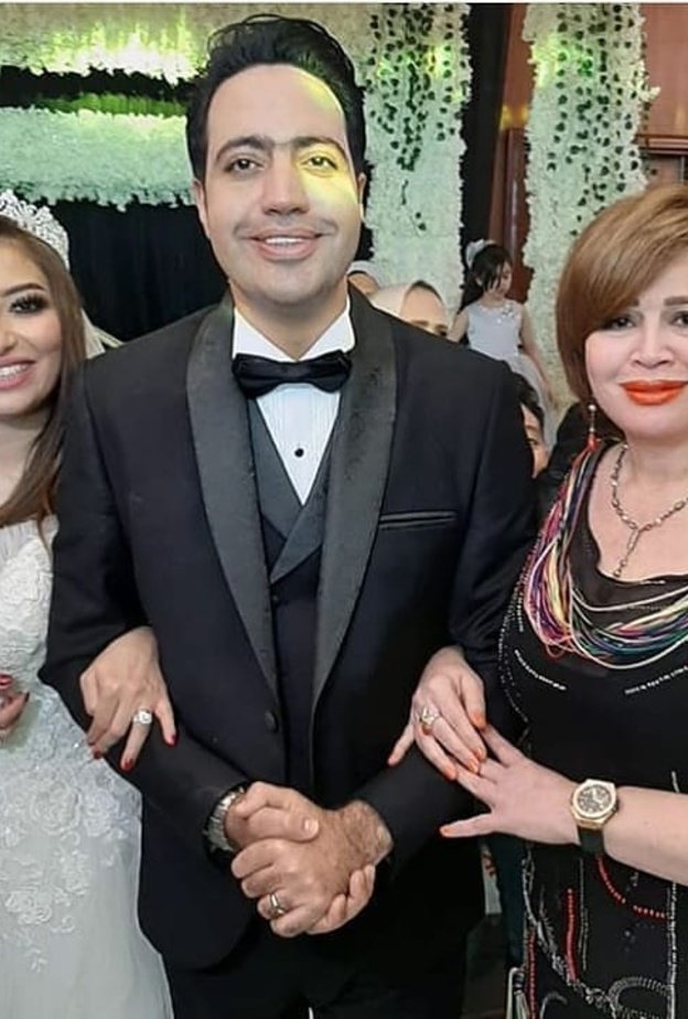 الهام شاهين مع غادة رجب وعريسها