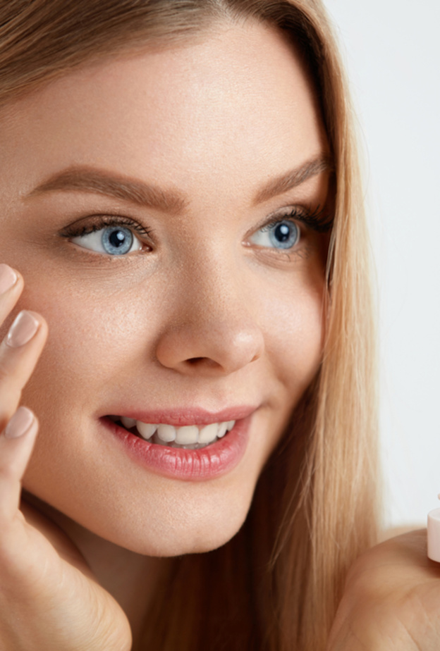 أفضل أنواع كريم العيون لبداية عام 2020