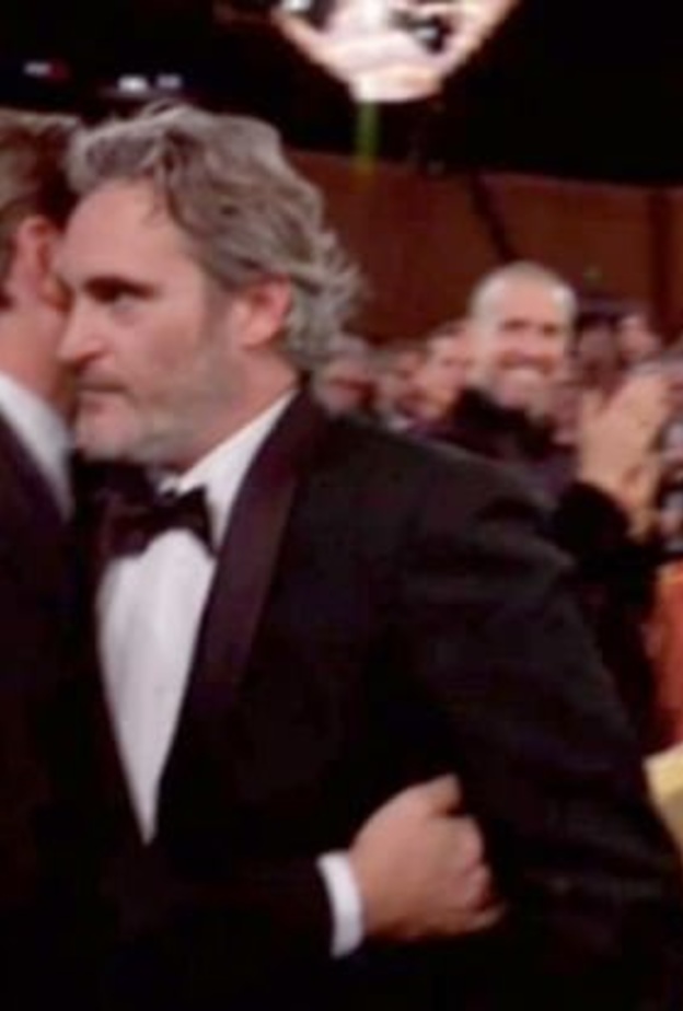 واكين فينيكس وبيونسيه جالسة