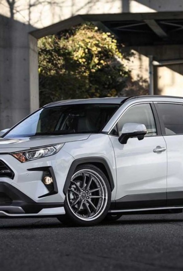 Kuhl-Racing تقدم نسخة معدلة ذات تصميم جريء من سيارة تويوتا Rav 4
