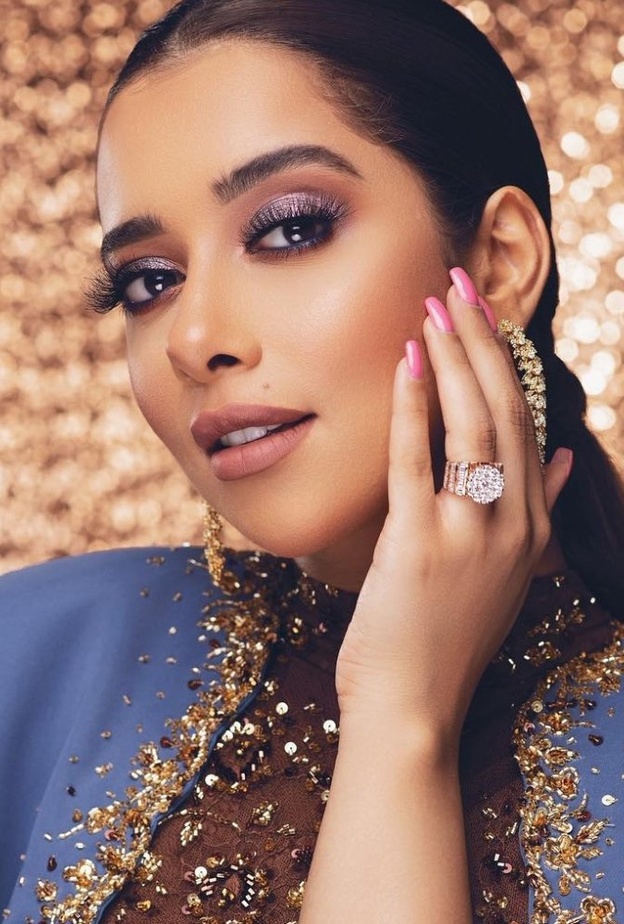 النجمة بلقيس فتحي