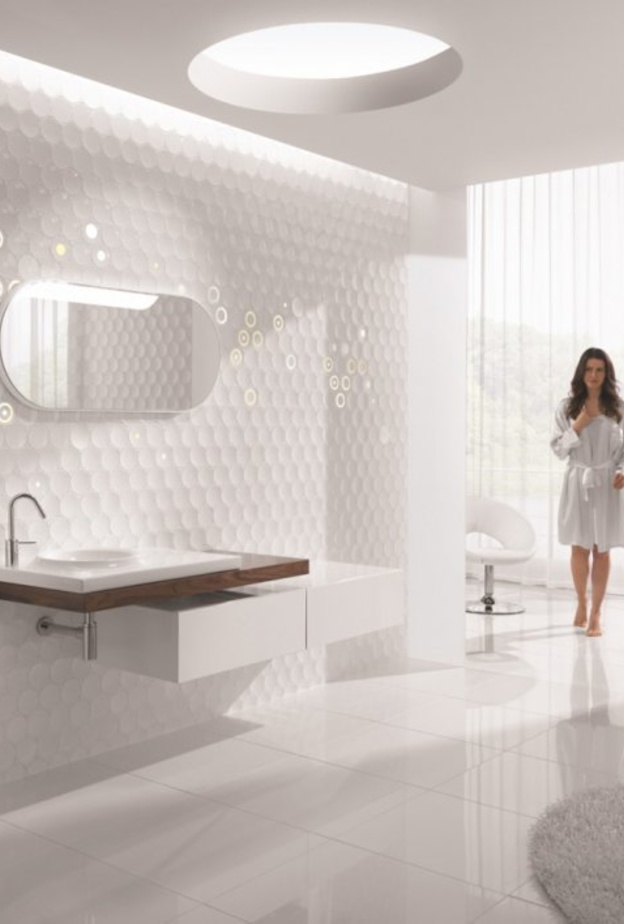 أثاث مودرن مع اللون الأبيض لديكورات حمام فخم