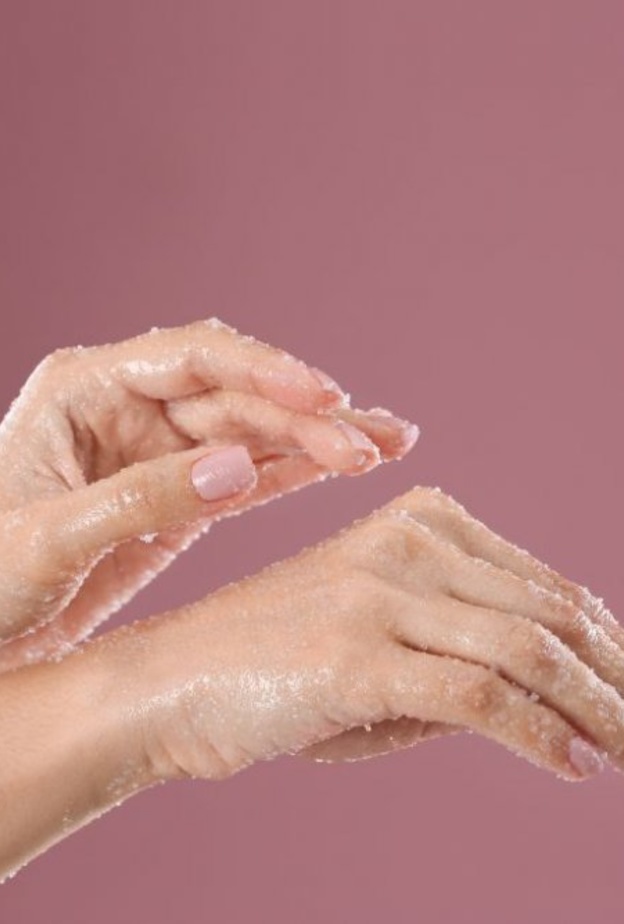 زيت اللافندر والسكر البني لليدين والاظافر