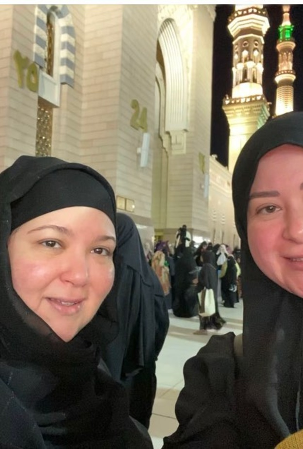 مي نور الشريف وشقيقتها سارة 