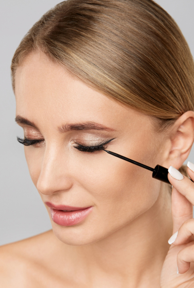 طريقة عمل الكحل السائل بالمنزل