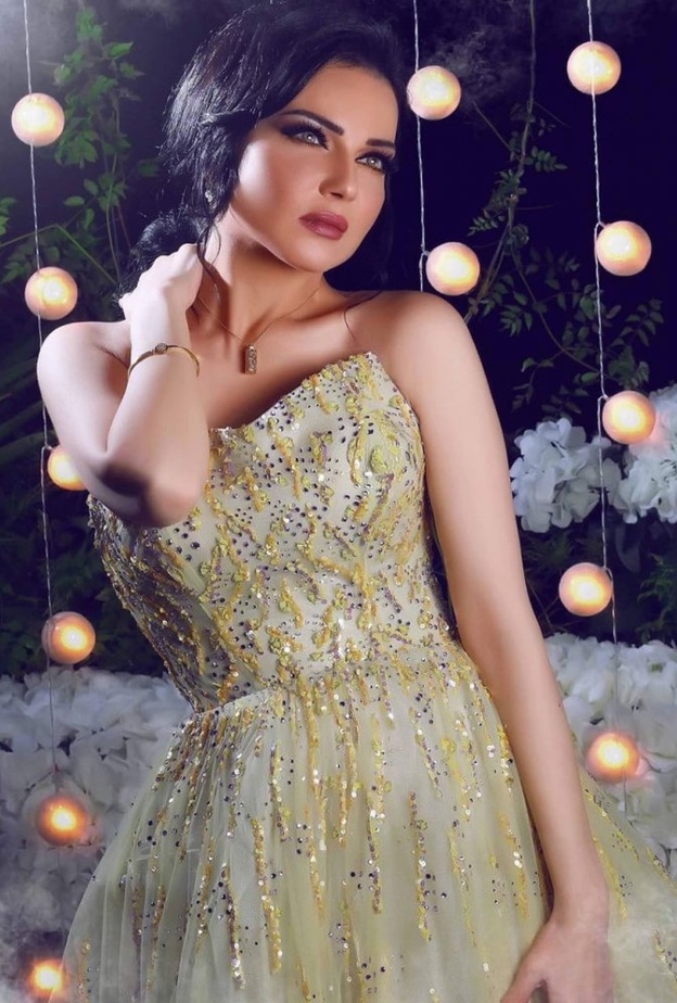 الفنانة صفاء سلطان