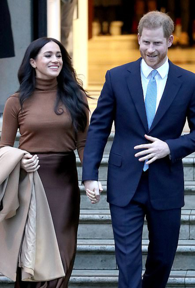 عموم الشعب البريطاني يرفض احتفاظ عائلة ساسيكس بألقابها