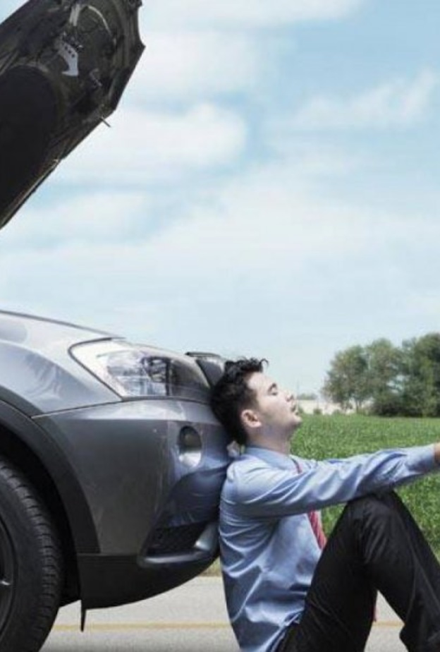 تعطل السيارة في الطريق