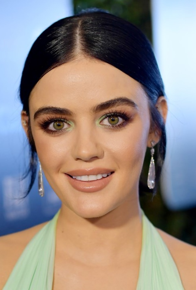 اختارت Lydia Hearst كحل العيون الوردي