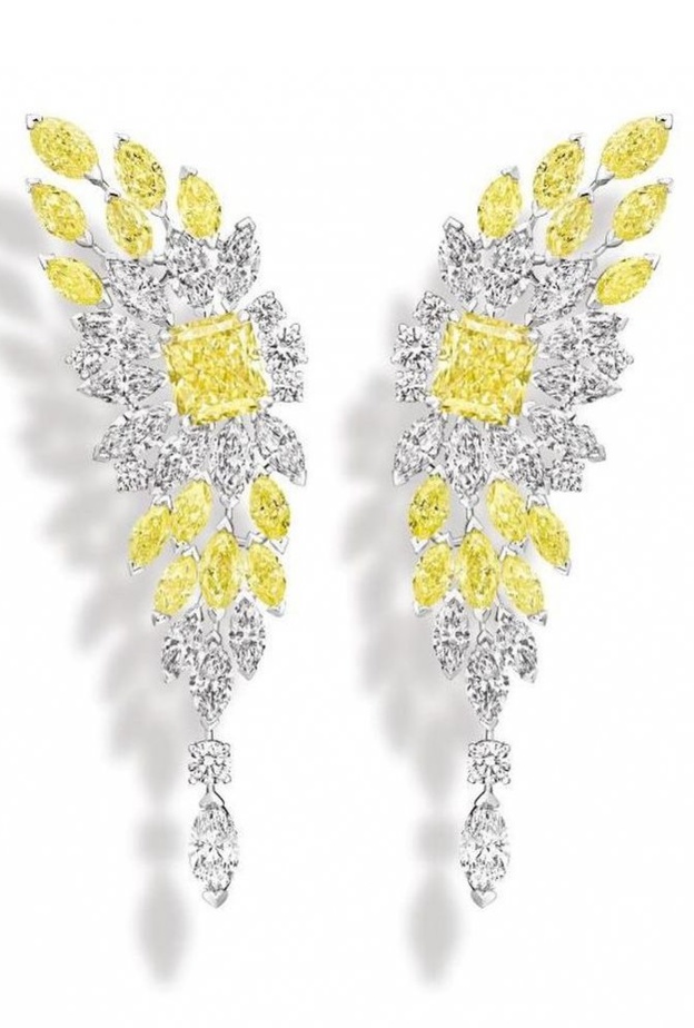 أقراط من بياجيه Piaget