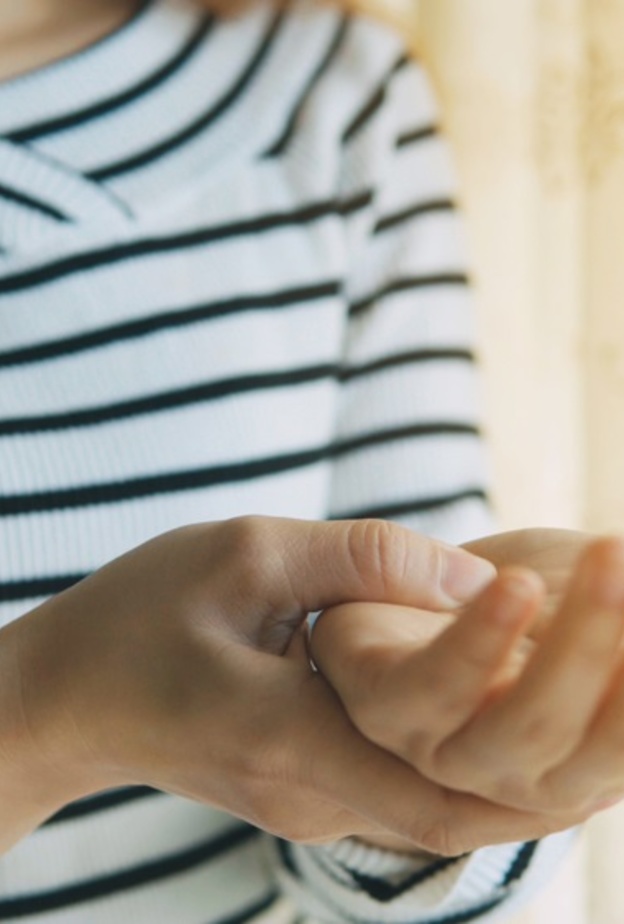 اعراض التهاب الاعصاب في اليد ومضاعفاتها