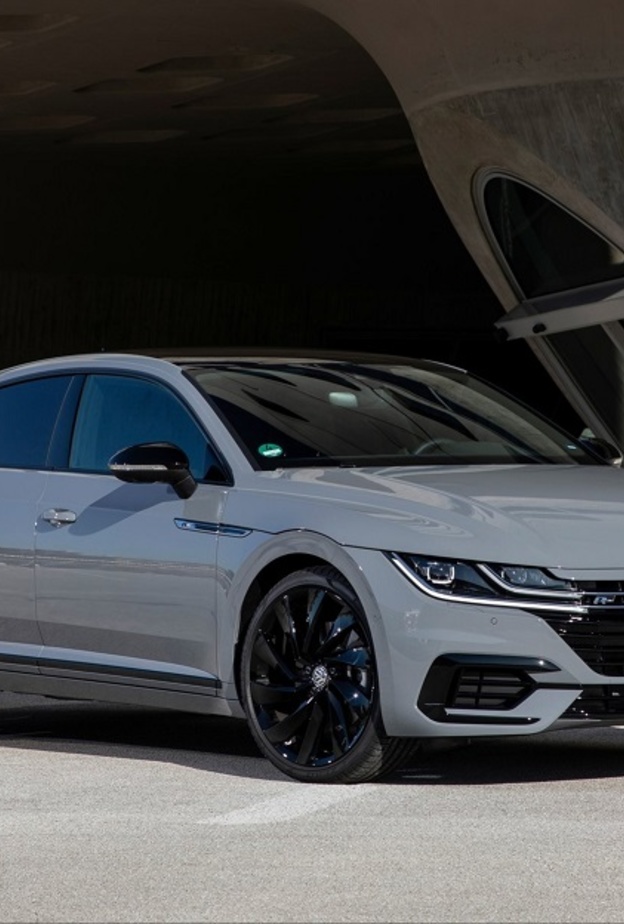 تتمتع نسخة الإصدار الرياضي بطلاء خارجي من اللون الرمادي مع سقف باللون الأسود