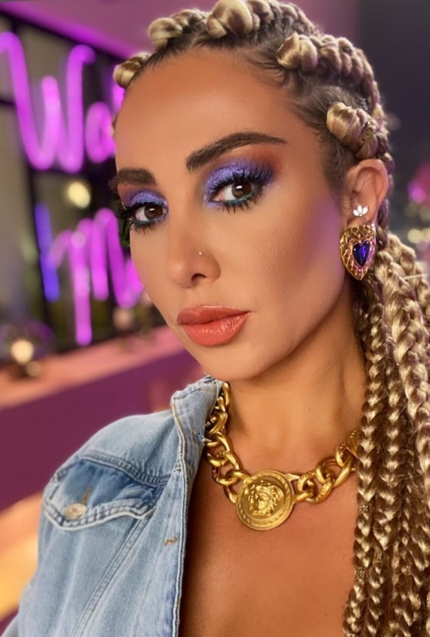 مكياج أرجواني جريء