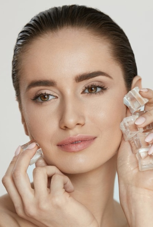 فوائد الثلج للوجه 