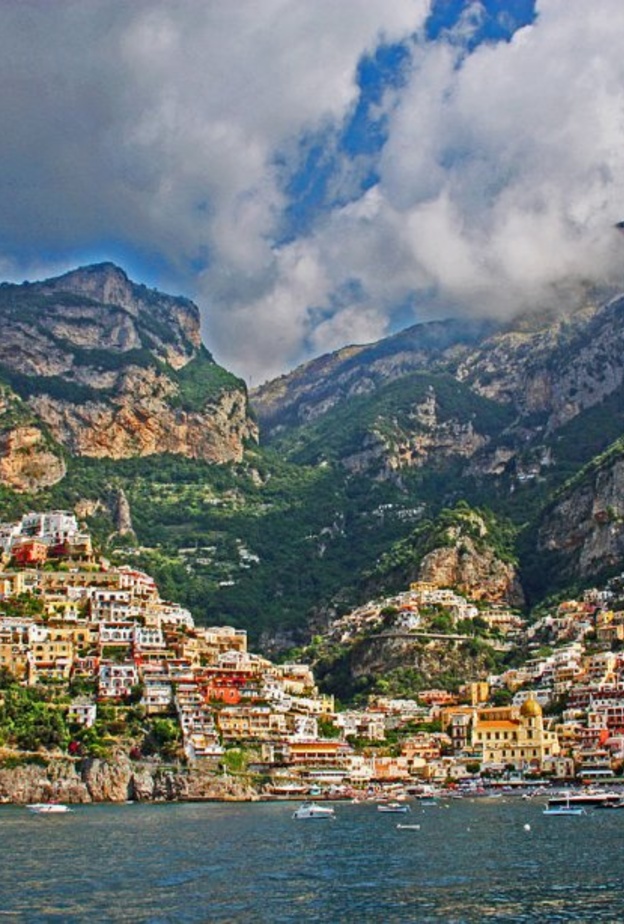 Oscar Niemeyer Auditorium في رافيلو