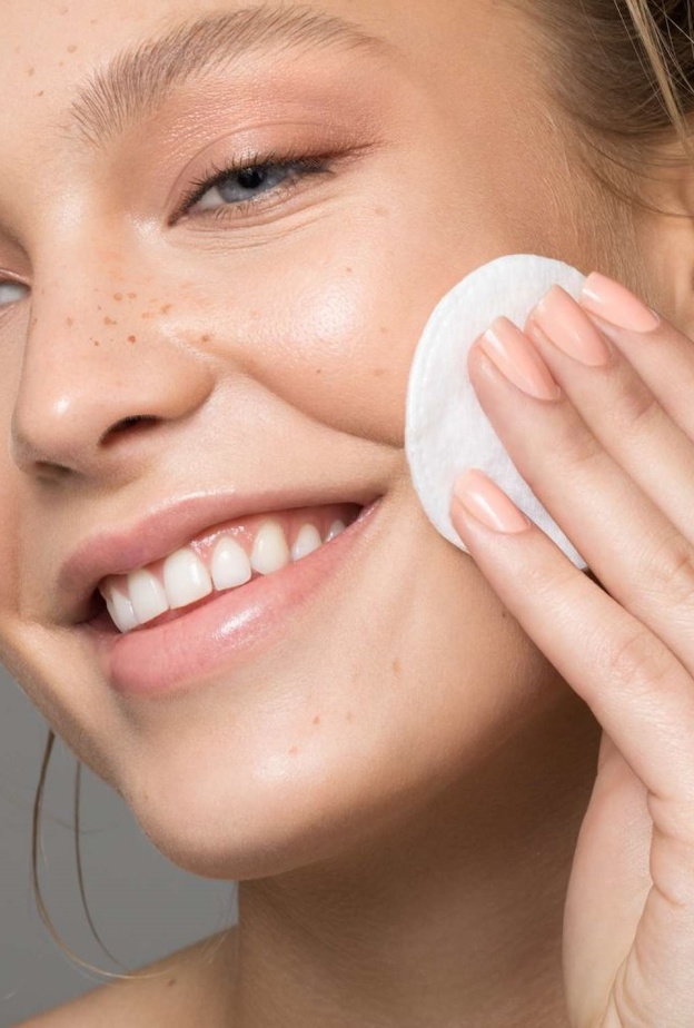 فوائد زيت اللوز للبشرة الحساسة