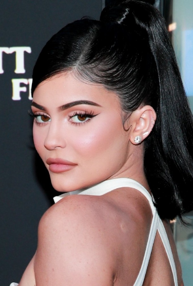  تسريحات ذيل الحصان العالية