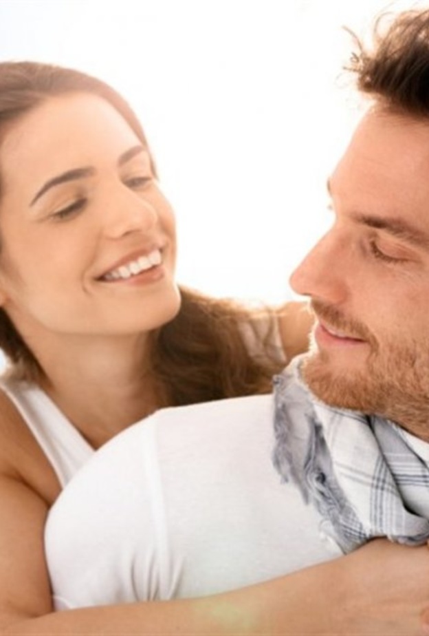 كيف يتعامل الرجل مع المرأة التي تحب الاهتمام