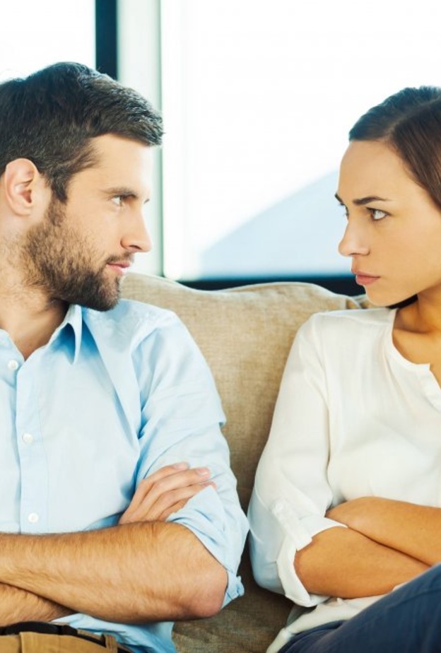 كيف يؤثر عناد الرجل على علاقته بزوجته