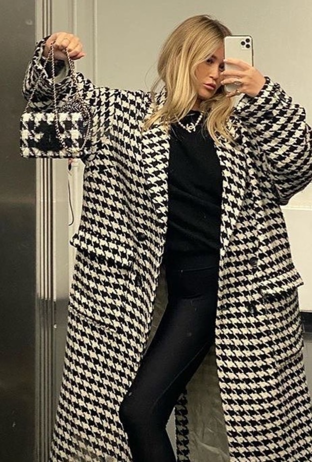 تتسيق معطف بنقشة houndstooh باسلوب مواكب للموضة الدارجة