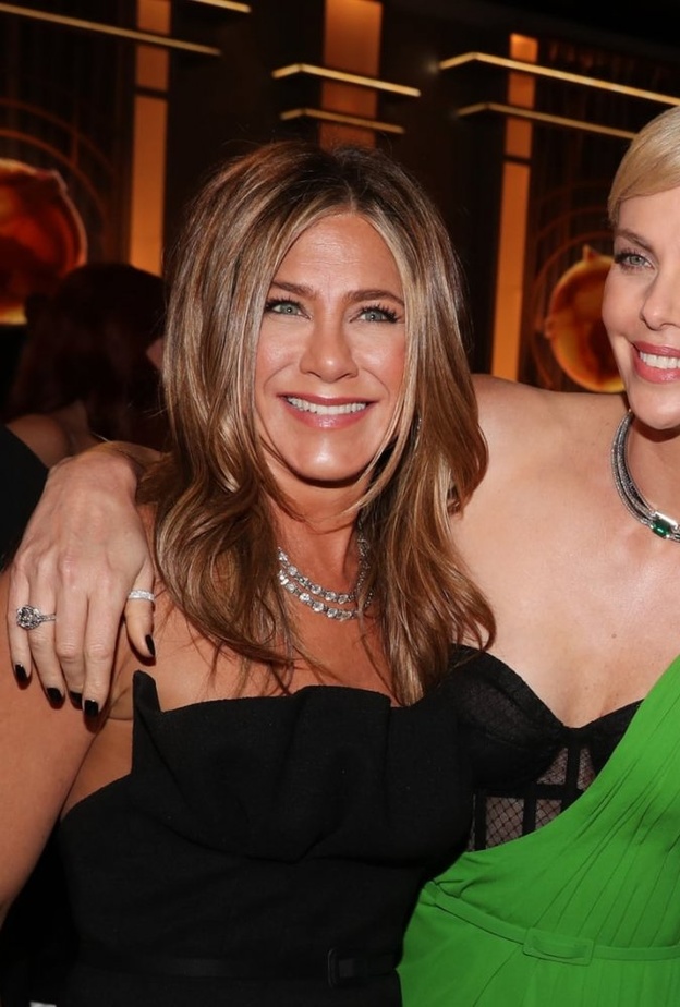 أنجيلينا جولي (Angelina Jolie) تمتنع عن تناول الطعام لأيام بعد مشاهدتها لبراد بيت (Brad Pitt) وجينيفر أنستون