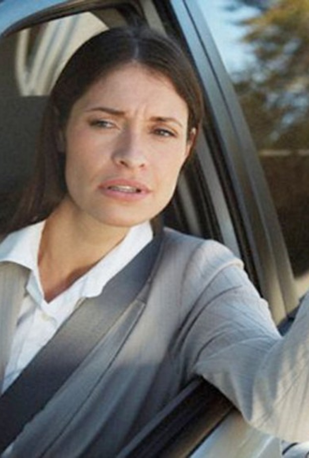 اتباع حركات طفيفة وتدوير الرأس يسهم في تحريك كامل عضلات الرقبة والكتفين، على أن تتم هذه العملية بكل الاتجاهين