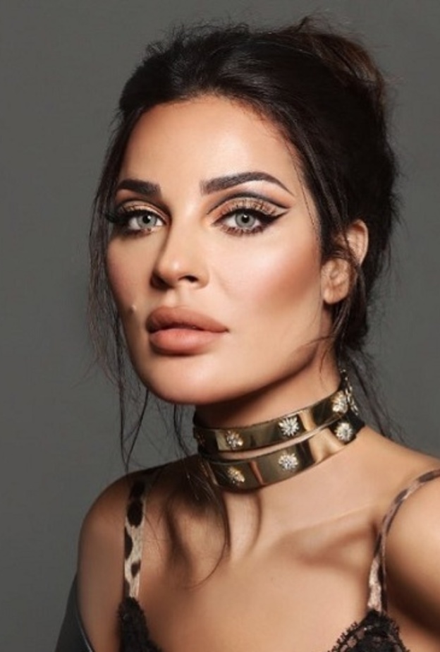 من حازت على الاطلالة الاجمل بين هؤلاء النجمات في احدث اطلالة لهن