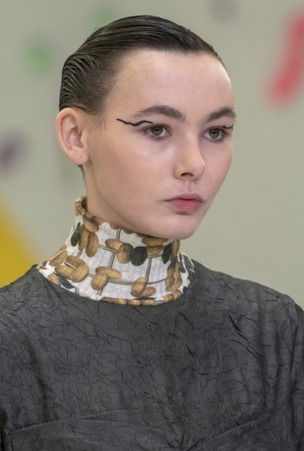  احدث رسمات آيلاينر سوداء موضة شتاء 2020 من Jil Sander