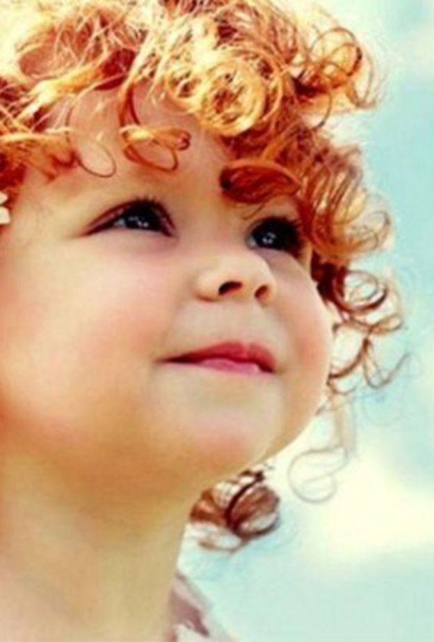 العناية بشعر الأطفال المجعد