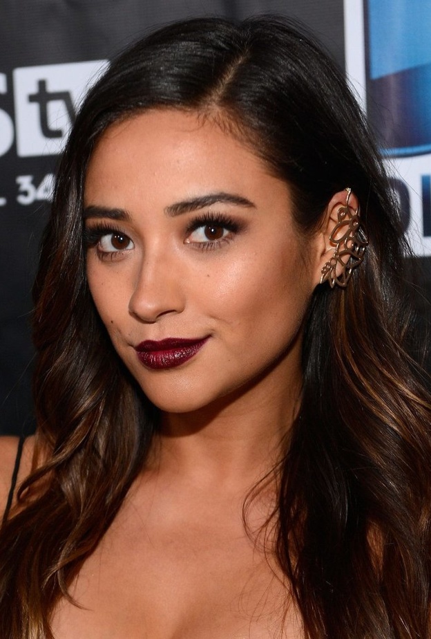  ألوان أحمر الشفاه الداكنة