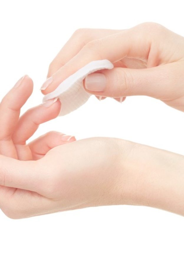 ازالة طلاء الاظافر