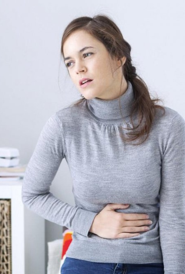 آلام البطن بعد الأكل من مضاعفات الارتجاع