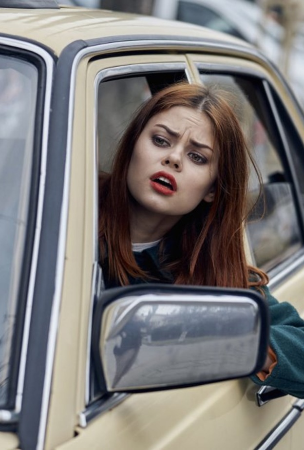 اتباع بروتوكولات غير تلك التي تنص عليها الأنظمة المرورية اثناء القيادة يعكس رقي شخصيتك ومدى احترامك للآخرين