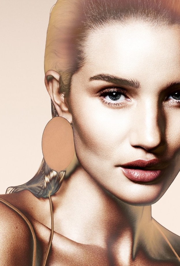 Hourglass تعين روزي هنتنغتون وايتلي سفيرة لعلامتها التجارية