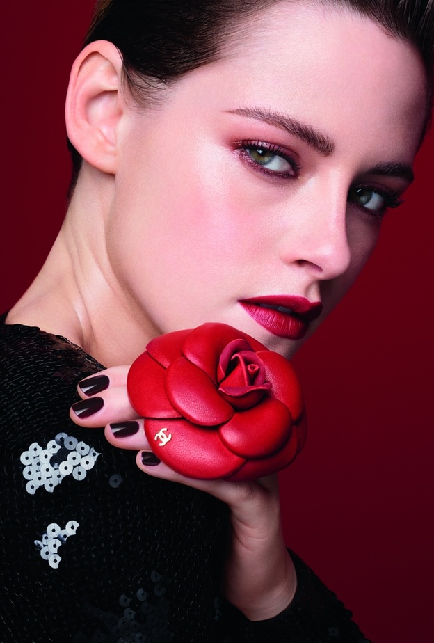 أحمر الشفاه ROUGE ALLURE CAMÉLIA.. ابتكار CHANEL الحصري الجديد