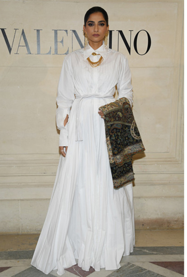 إطلالات النجمات في ختام أسبوع الموضة الباريسي