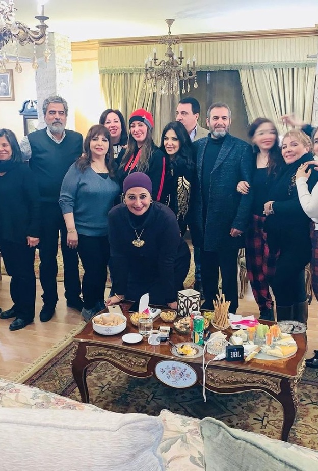 نيرمين الفقي واصدقائها 