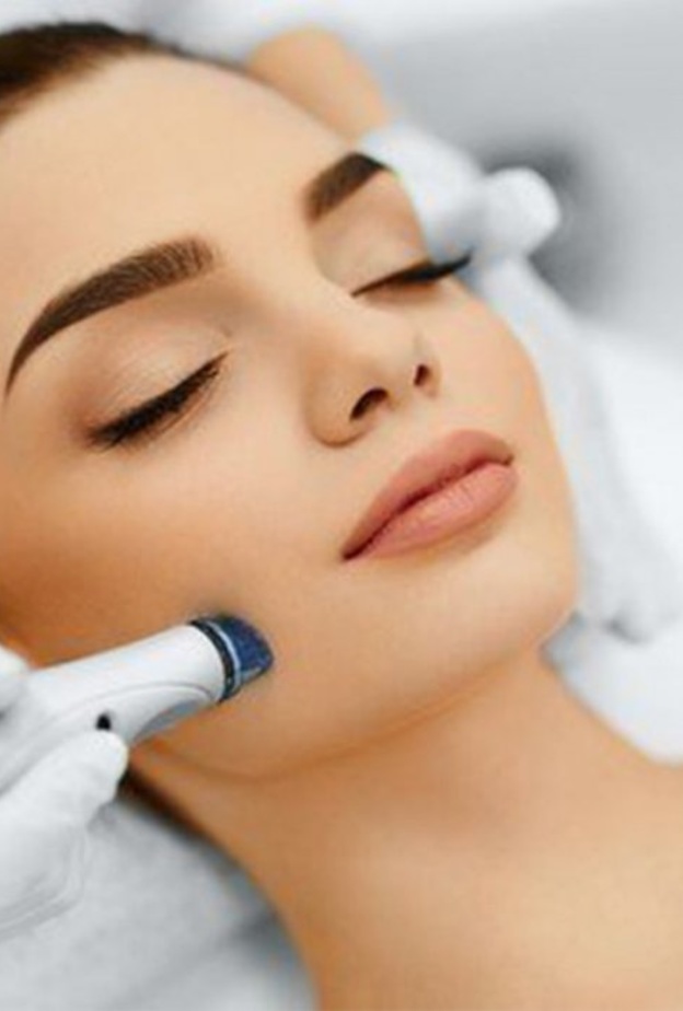 أضرار التقشير الكيميائي وآثاره على الوجه