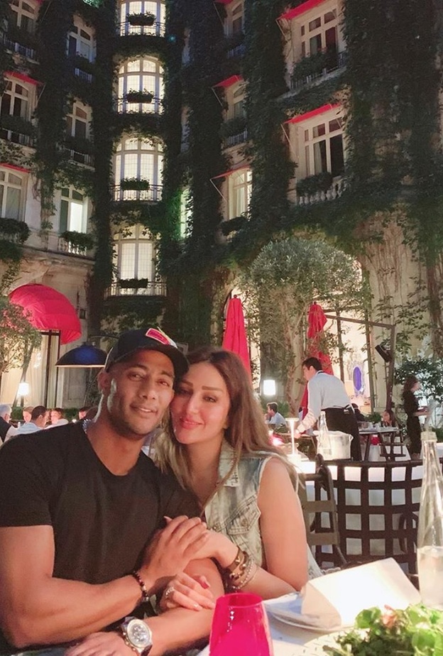 الفنان محمد رمضان وزوجته