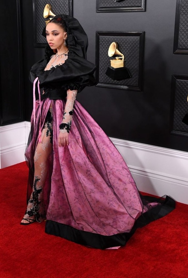 FKA واطلالة غير موفقة من توقيع Ed Marler