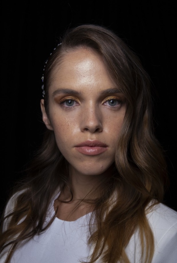 رسمات مكياج باللون الذهبي احدث صيحات عام 2020 من Alberta Ferretti