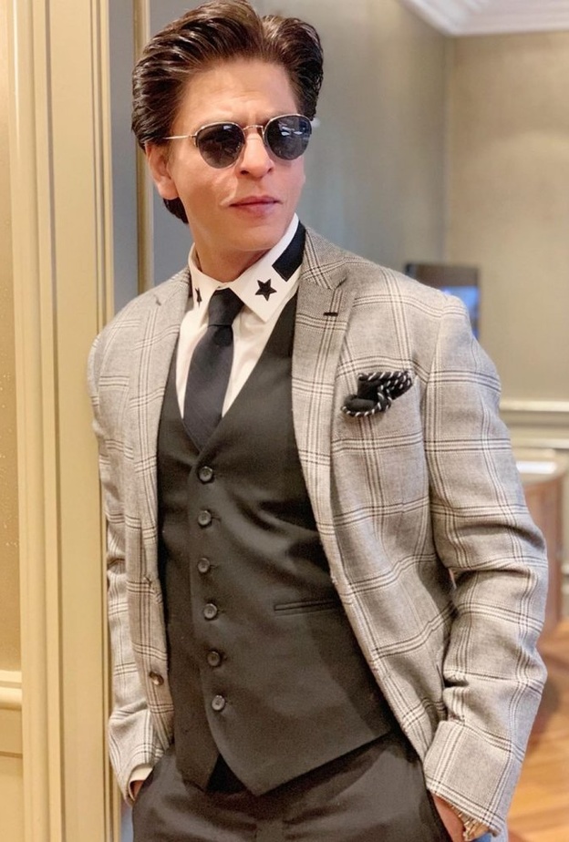 هل تعاقد شاروخان على فيلم جدي