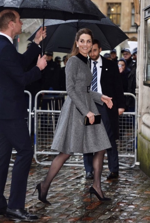 صورة عفوية تجمع كيت ميدلتون مع زوجها الأمير هاري في لندن