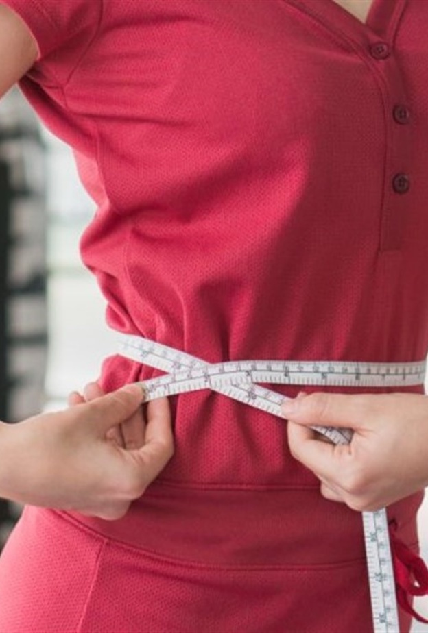 في عملية شفط الدهون يقوم الجراح بإجراء عدد من الشقوق الصغيرة حول رواسب الدهون حول معدتك