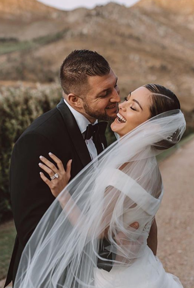 زواج ملكة جمال 2017 ديمي نيل بيترس من النجم الامريكي تيم تيبو