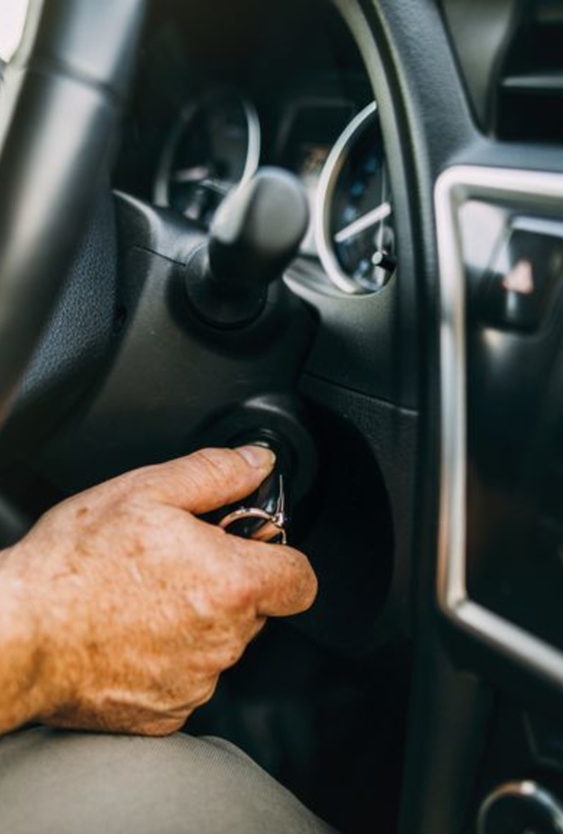 أسباب انطفاء محرك السيارة أثناء السير وكيفية حلها