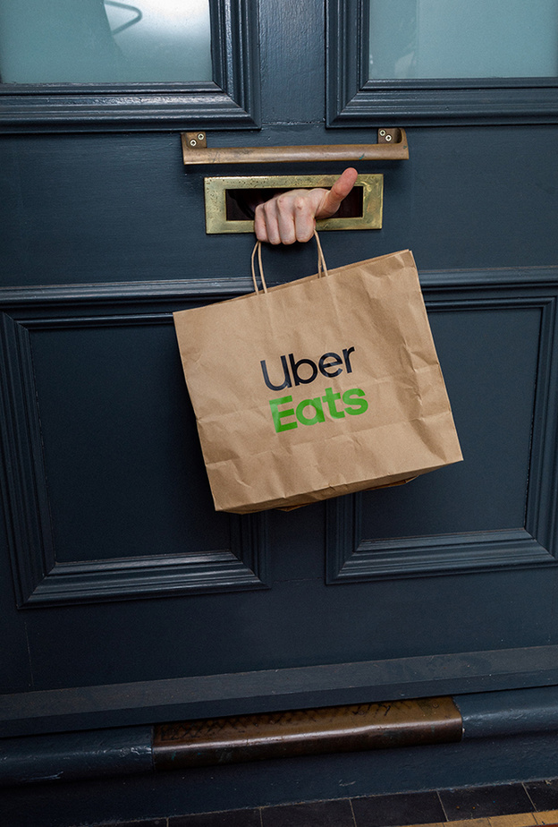 الشاورما والبيتزا الأطعمة الأكثر طلبًا على تطبيق أوبر إيتس في السعودية والإمارات