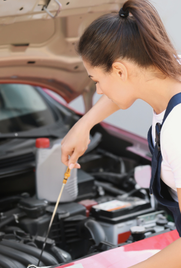 الكشف دائماً على مستوى زيت المحرك والسوائل الأخرى يحفاظ على سلامة المحرك