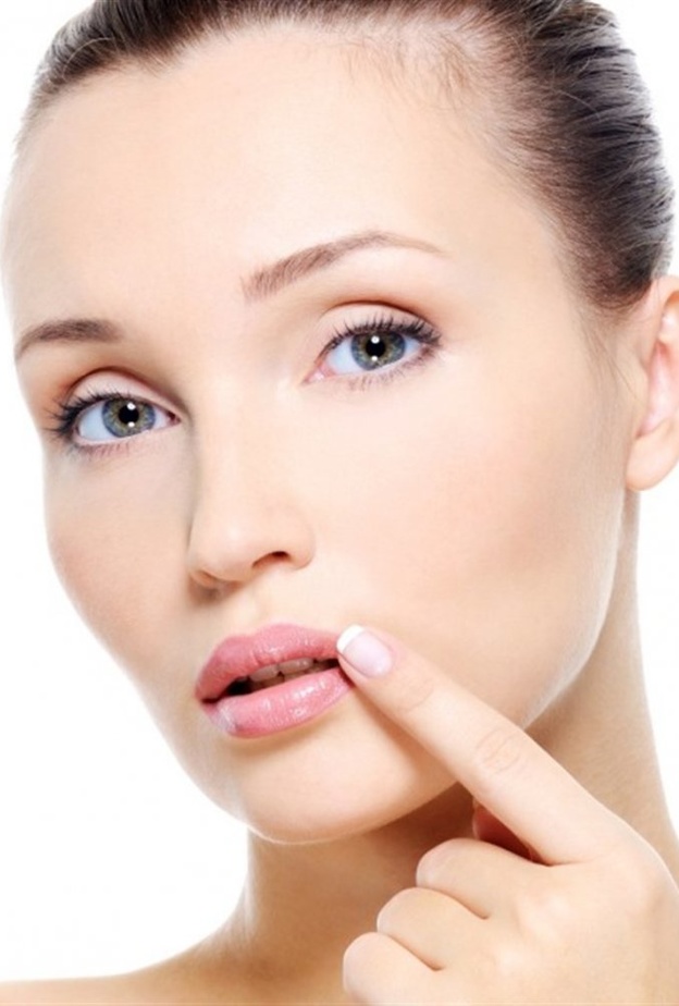 احصلي على شفاه ناعمة جذابة بالطرق الطبيعية للتقشير