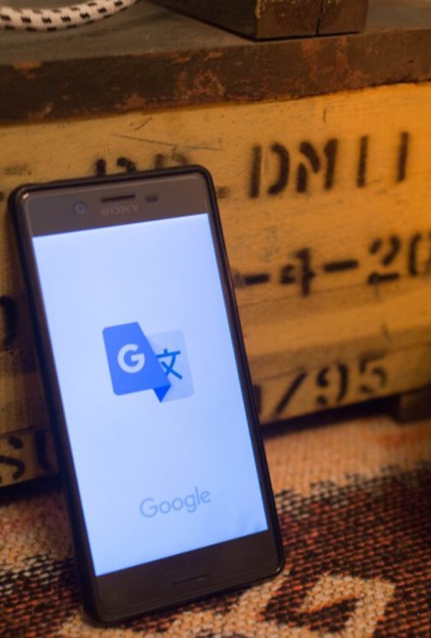 تسمح الميزة للمستخدمين بتسجيل صوت بلغة ثم ترجمته بلغة أخرى